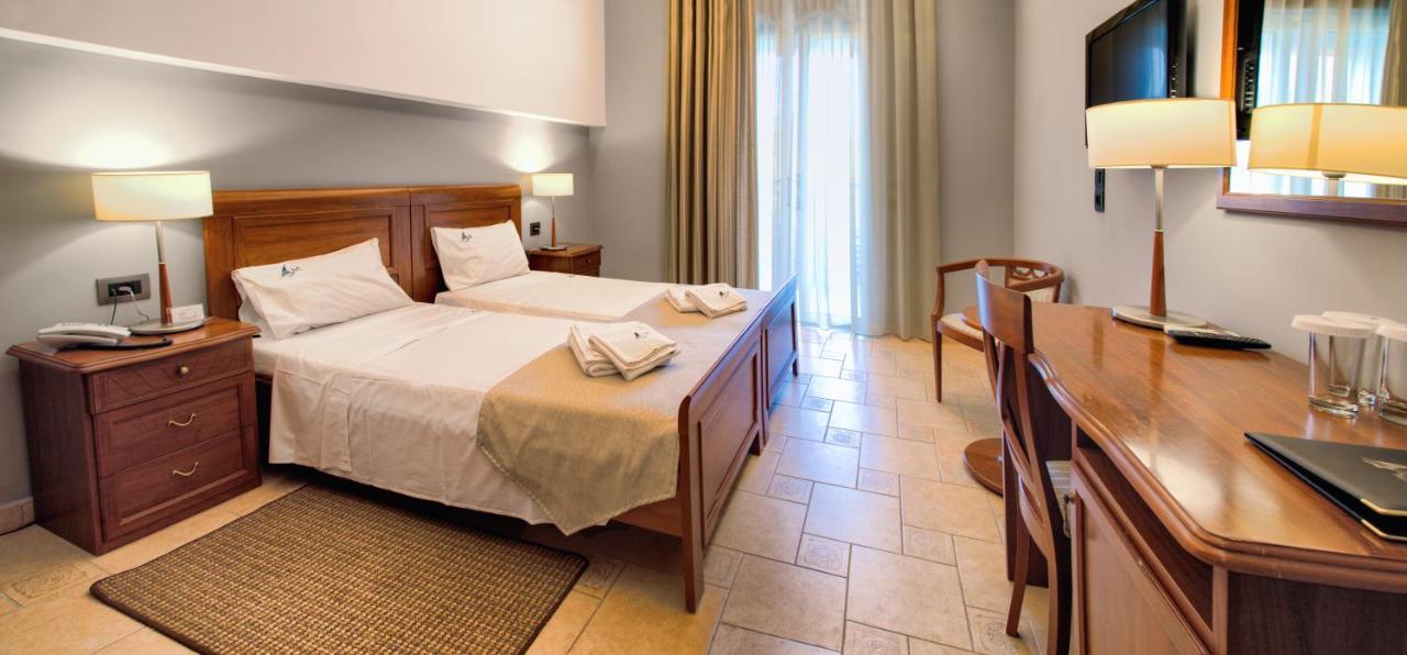 Mediterranean Beach Resort Laganas Bagian luar foto