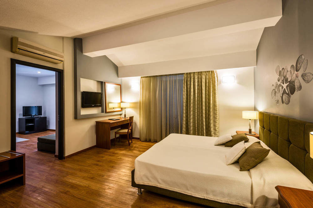 Mediterranean Beach Resort Laganas Bagian luar foto